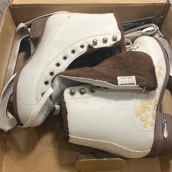 bladerunner Shoes - Womens ice skating shoes - white / brown bladerunner aurora size 7